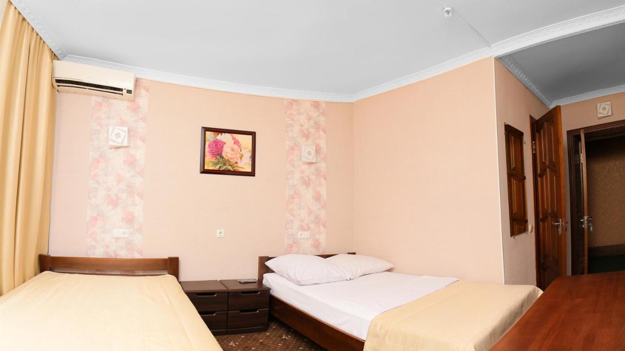 Green City Hotel Nikolayev Exterior foto